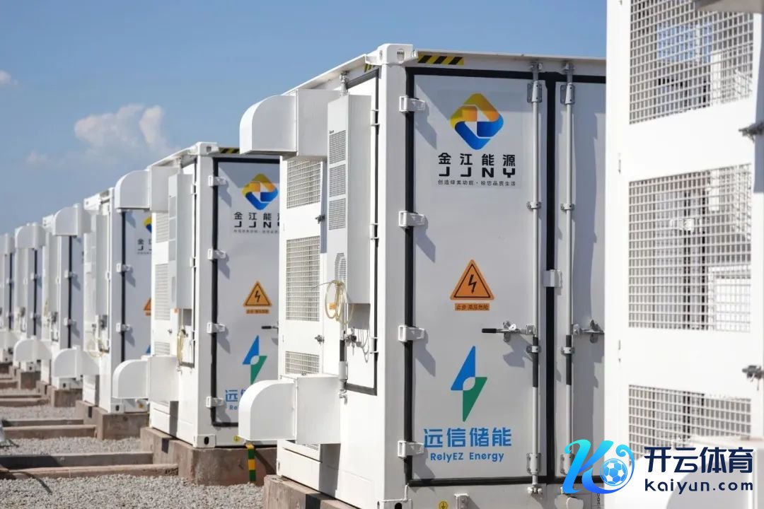 图为：由远信储能助力竖立的永仁致信300MW/600MWh模样8月并网